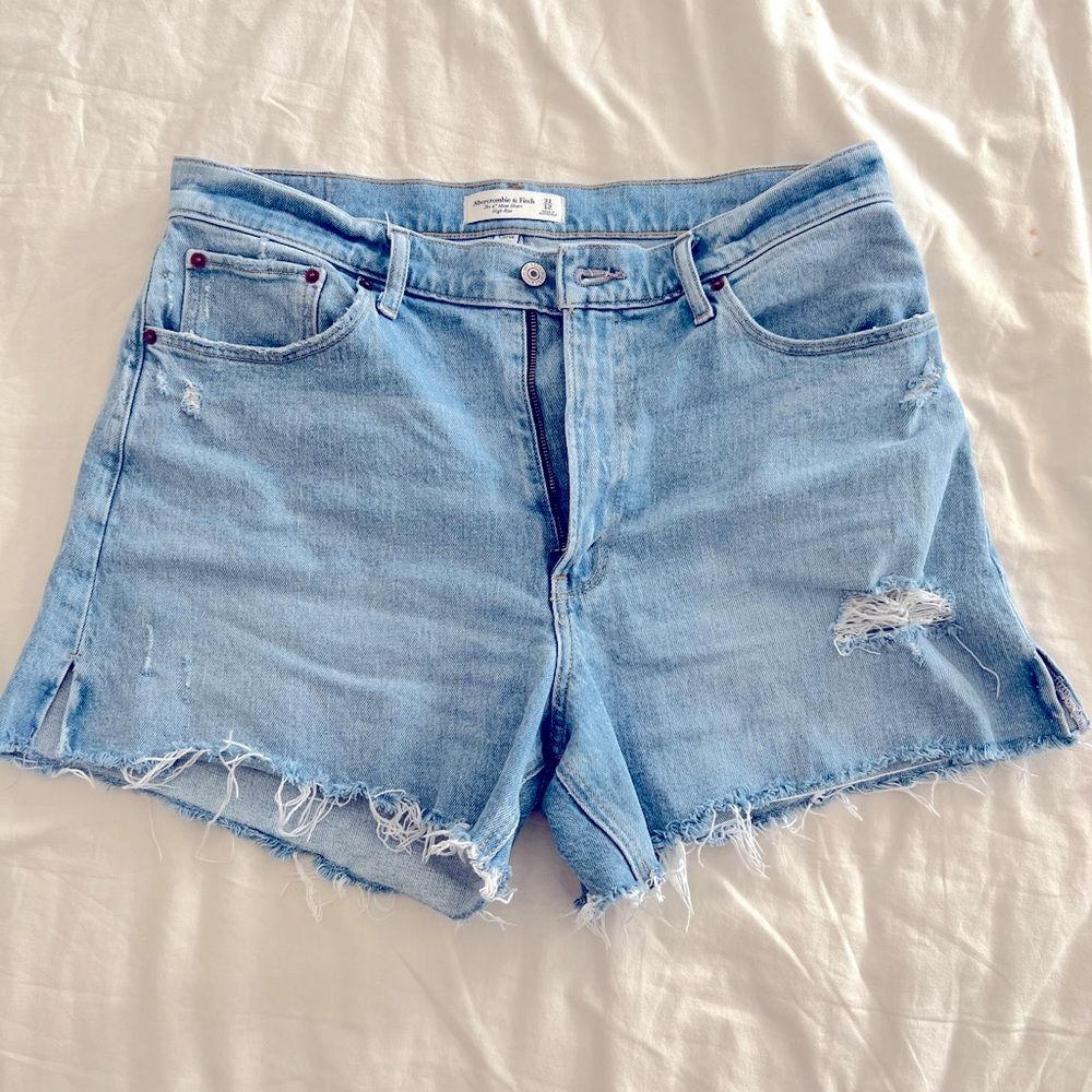 Abercrombie Curve Love High Rise 4” Mom Shorts, Size 12/31